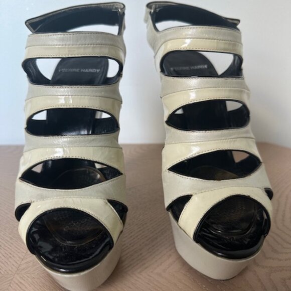 Pierre Hardy Chunky Heel Sandals, Cream, Leather & Patent Leather Size 38 - Picture 3 of 12